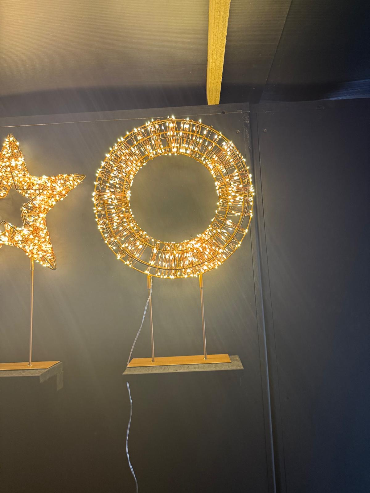 45cm Lit Wreath on stan 720 LED's. Warm White.