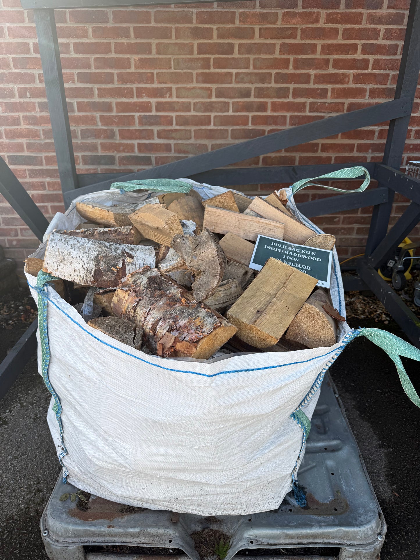 Bulk bag of Hardwood logs